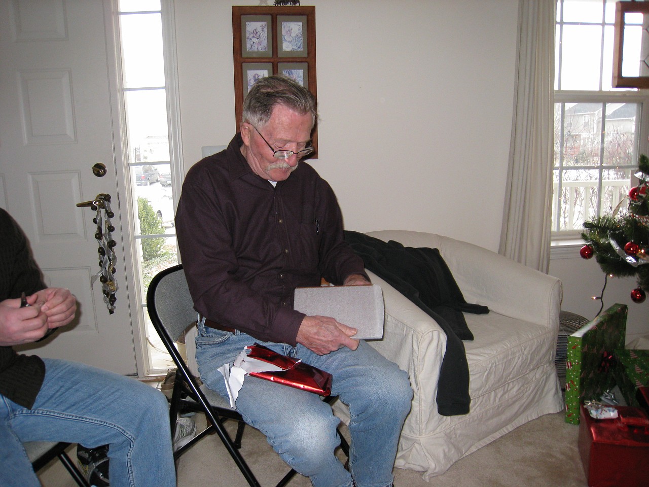 Christmas 2007 Kasdorf Misselhorn Gathering 011.jpg - Christmas 2007! The Misselhorn, Kasdorf and Burns families come together for the celebration! Lots of talk, food, presents, food and visiting.